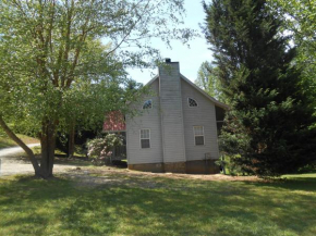 Cardinal Nest Cabin with Kitchen & Large Screened-in Patio